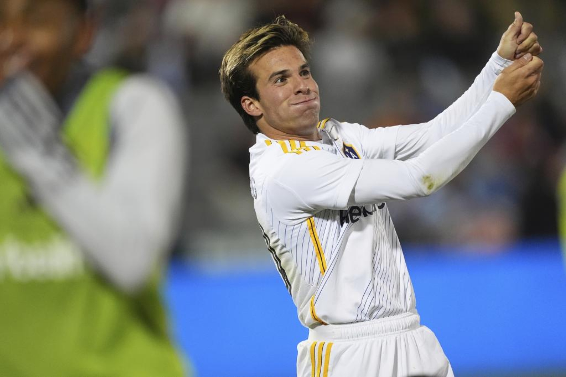 El español Riqui Puig, del Galaxy de los Ángeles, festeja su primero de dos tantos ante los Rapids de Colorado, en el encuentro de playoffs.