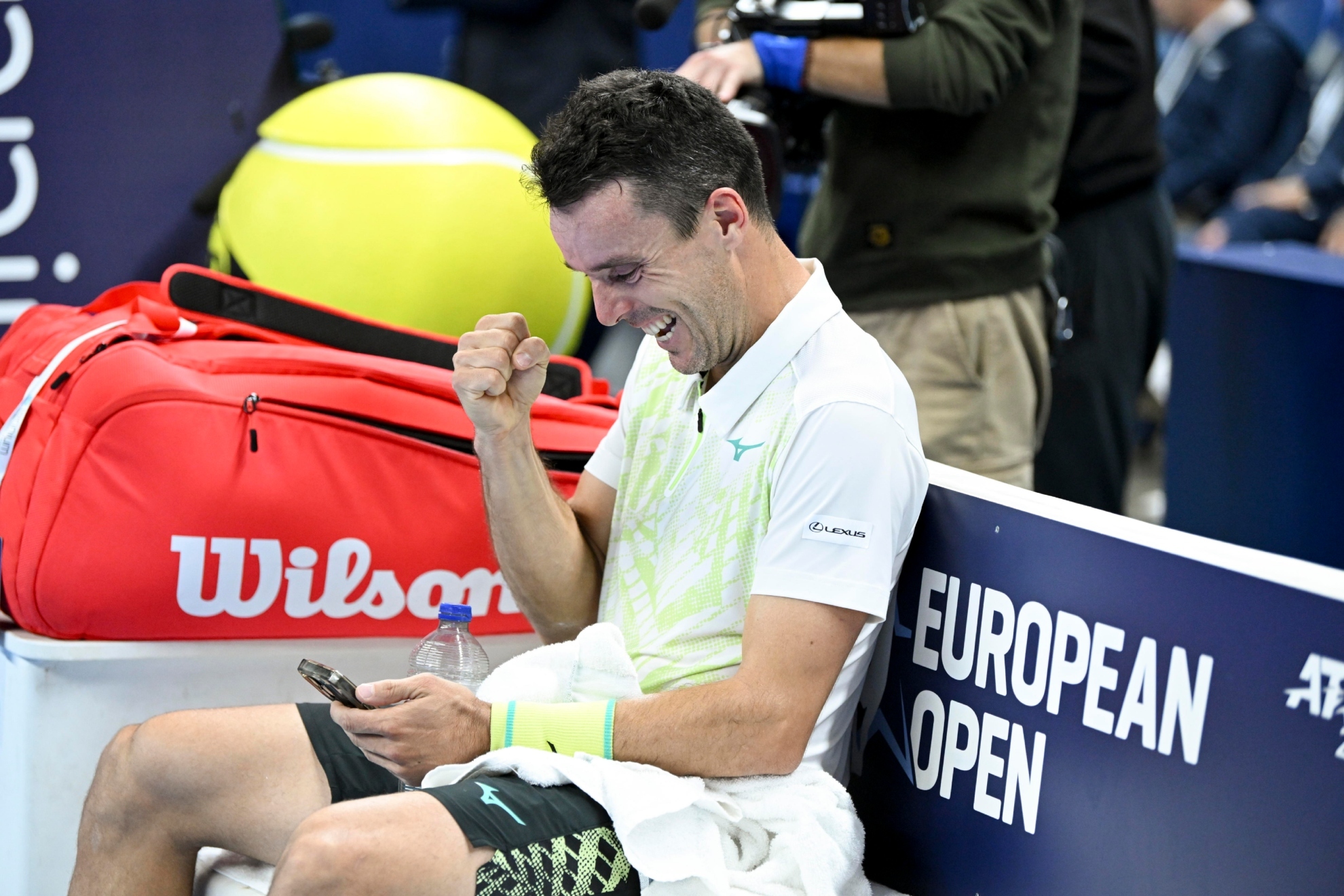 2024-10-20-17294425342883