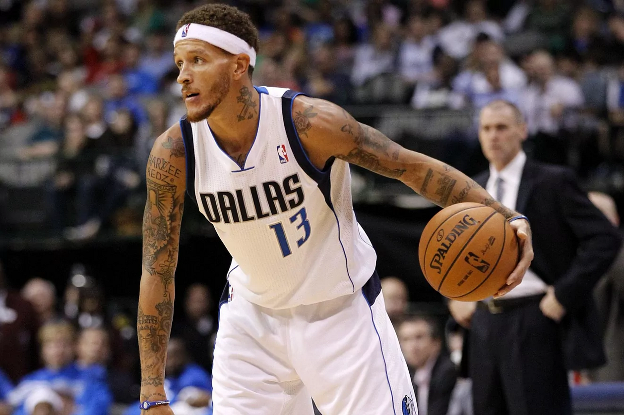 Delonte West playing with the Dallas Mavericks in the NBA