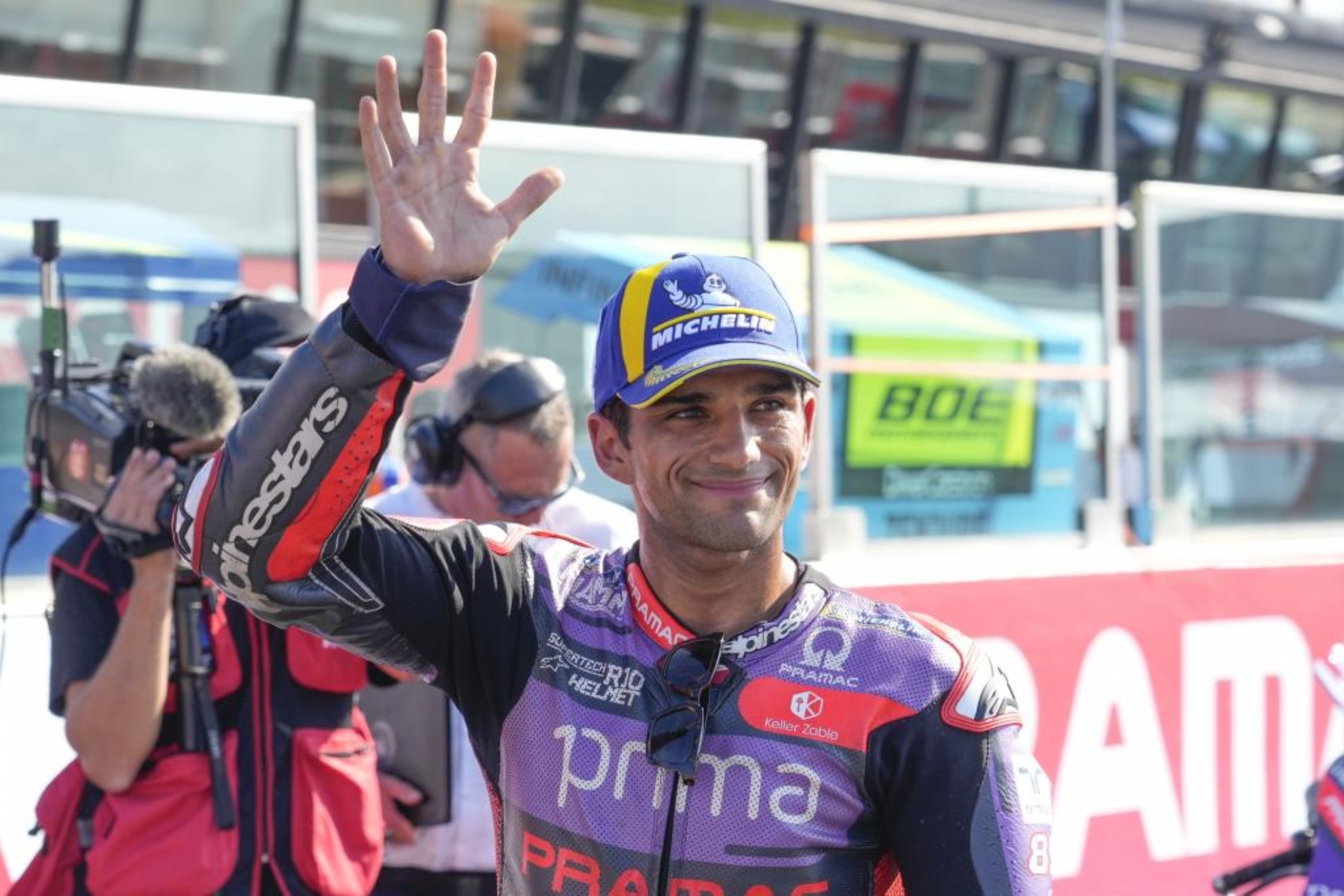 Jorge Martín saluda hoy en Misano.