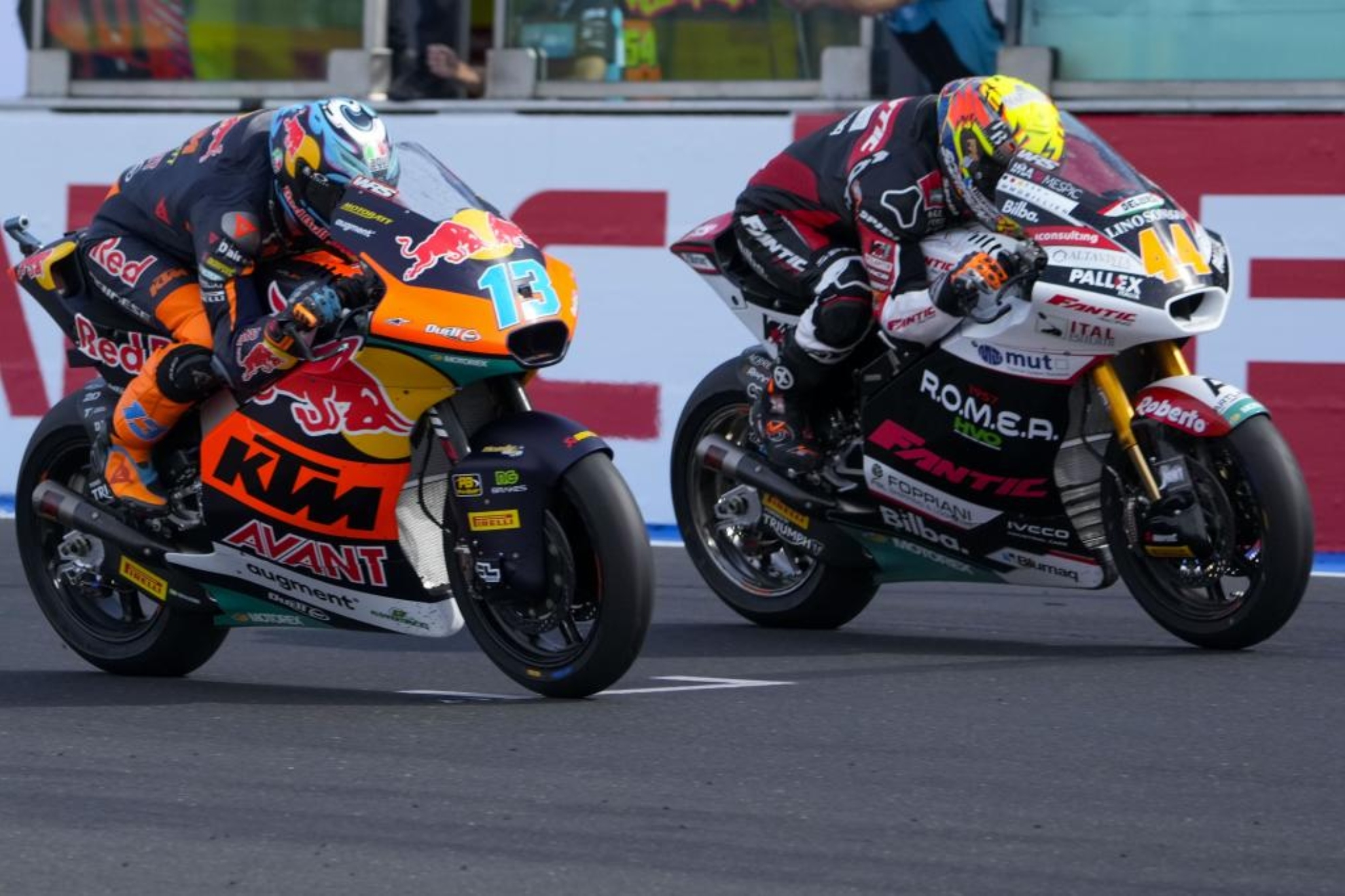 Vietti y Canet, en paralelo en la recta.