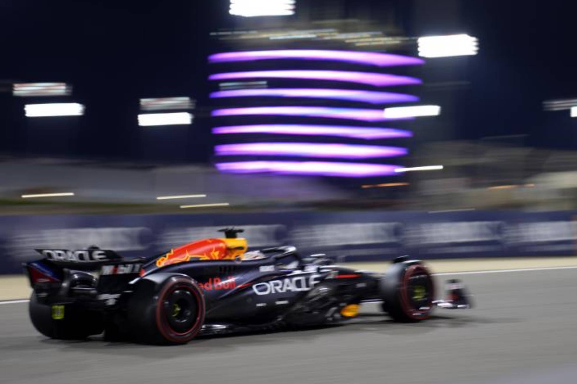 Verstappen, durante los Libres del jueves en Bahréin.