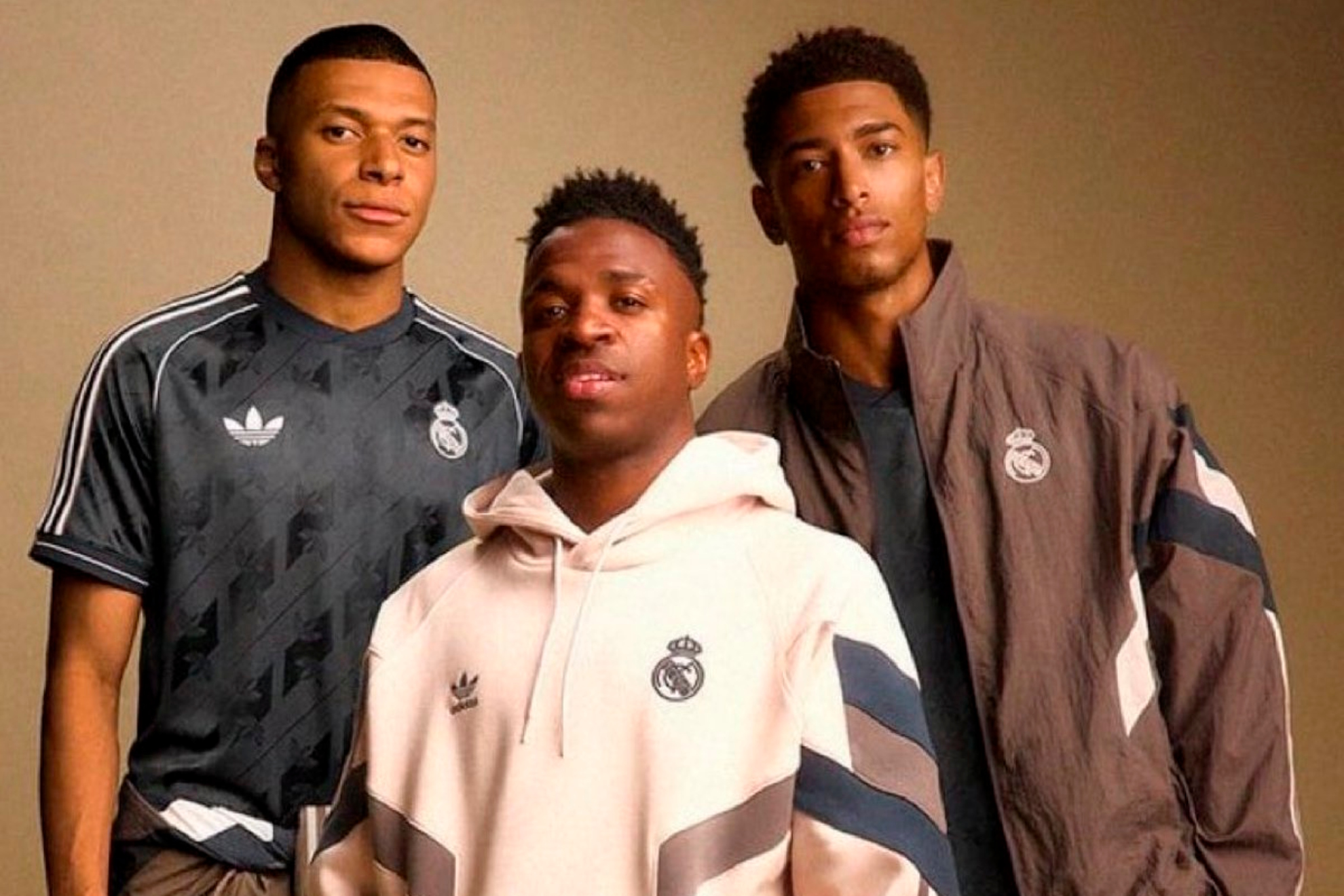 Mbappé, Vinicius y Bellinhgam posan para un acto publicitario.