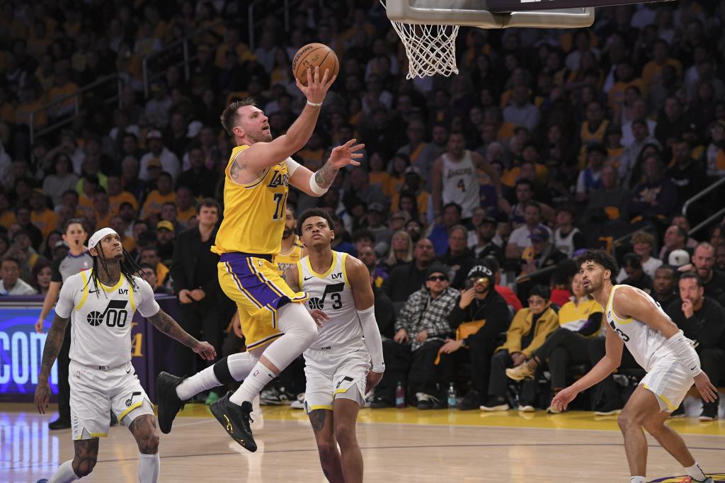 Las mejores imágenes del debut de Luka Doncic con Los Angeles Lakers