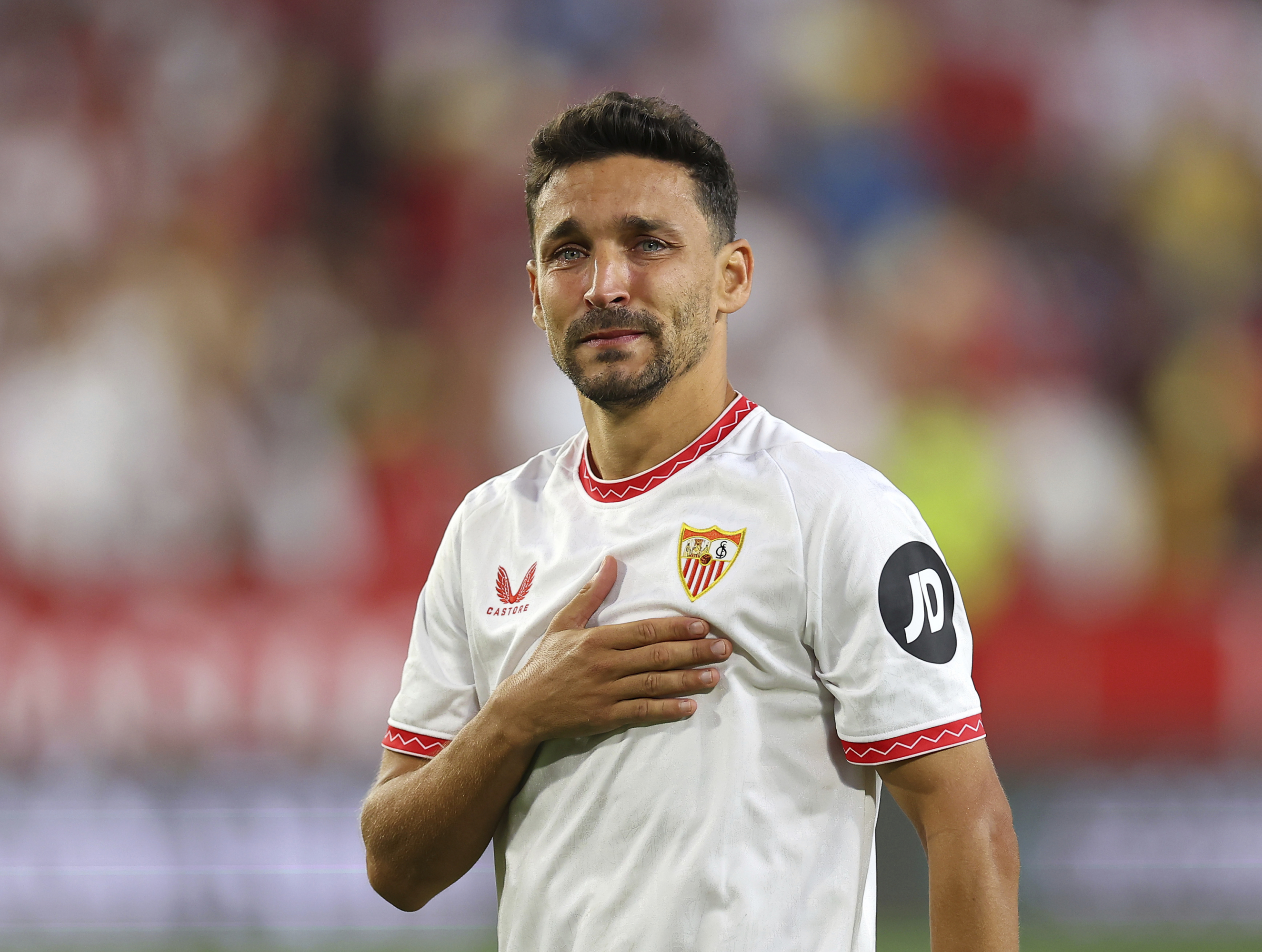 Jesús Navas, emocionado, en su último partido en el Sánchez-Pizjuán.