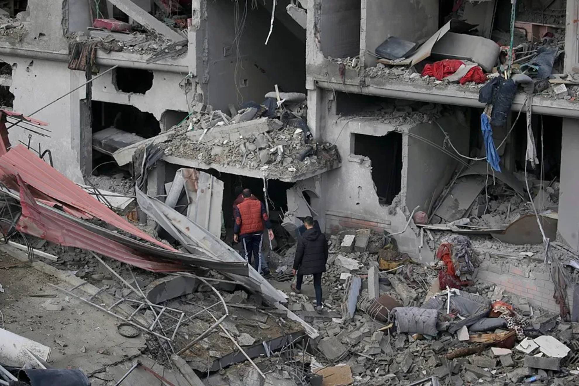 Un bombardeo de Israel deja al menos 32 muertos en una escuela de la ...