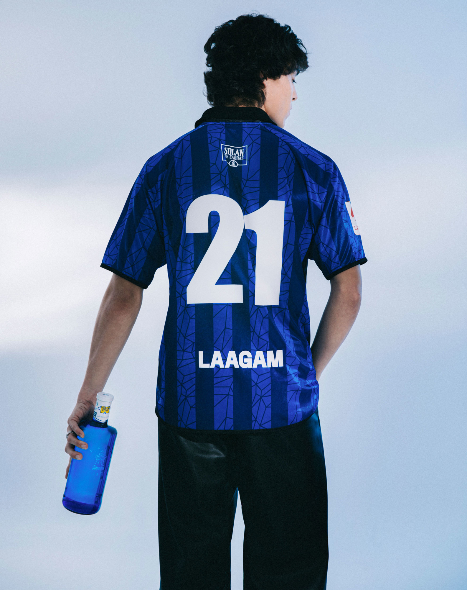 Solán de Cabras lanza una camiseta junto a LAAGAM con la que rinde homenaje  a sus minerales