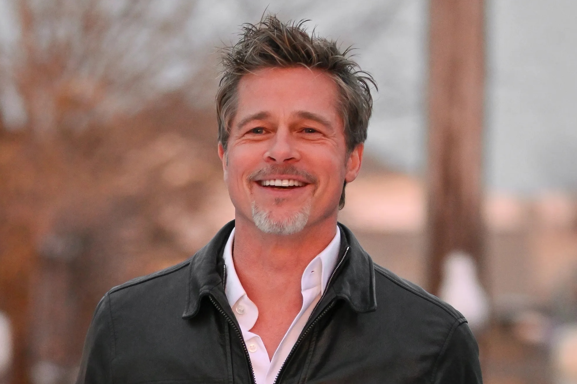 La insólita felicitación del hijo de Brad Pitt a su padre: \, image size:1980x1320