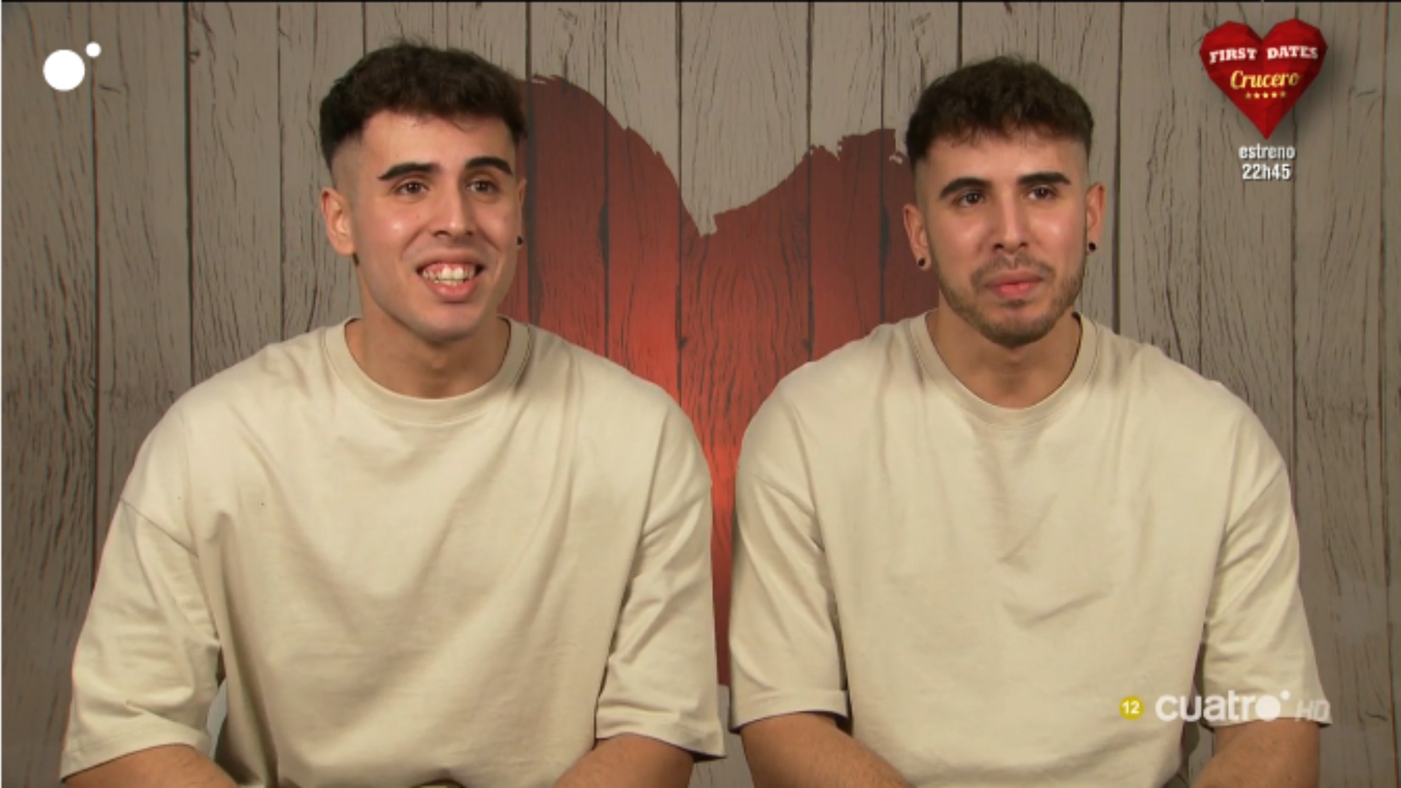 Los gemelos inseparables de 'First Dates' que perdieron la virginidad  juntos: \, image size:1980x1114