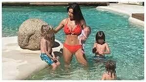 Pilar Rubio con sus hijos