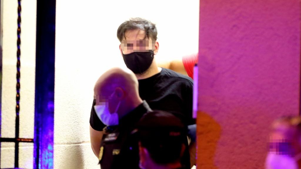 El presunto autor de los hechos, perseguido por la policia