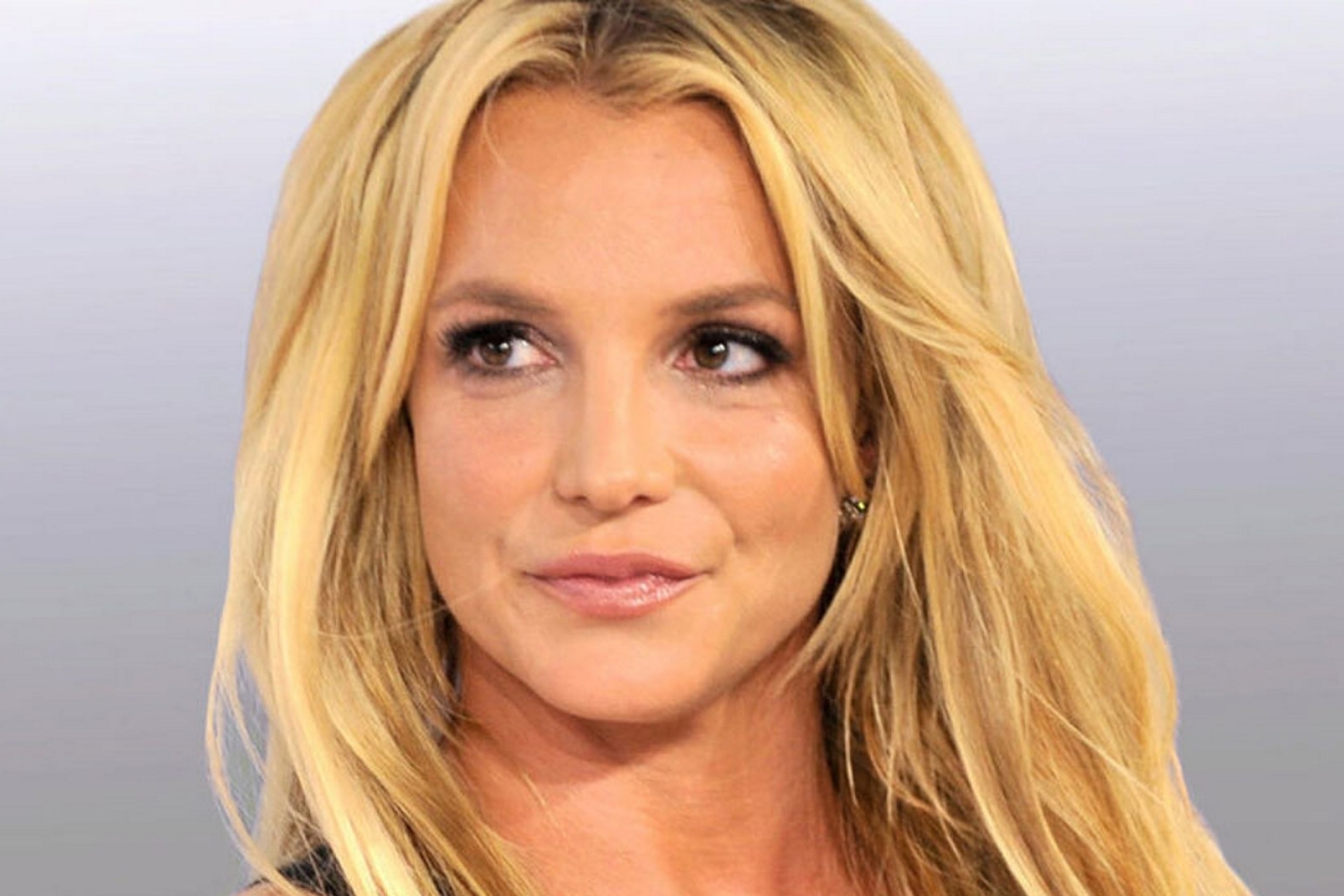 Britney Spears la vuelve a liar: fuma en pleno vuelo y obligan a intervenir  a las autoridades, image size:1980x1320