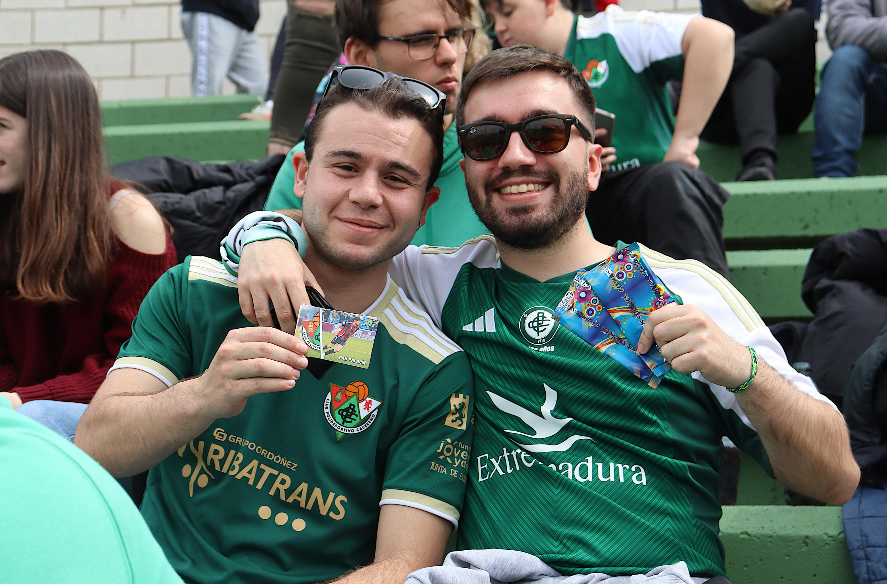 La fiebre de los cromos llega a Segunda RFEF: el Cacereño, un 'repe' en ...