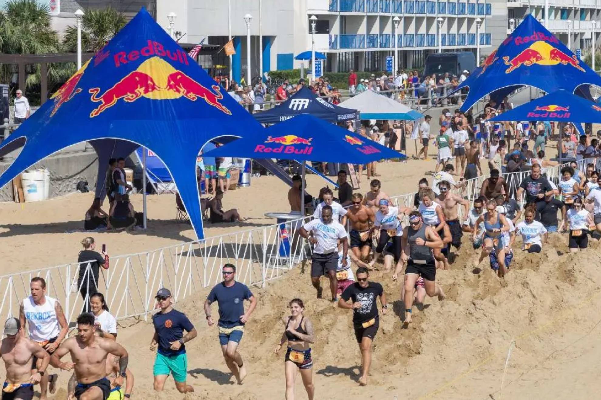 Red Bull Ibiza Royale: la carrera de obstáculos más loca del mundo se  estrena en España, image size:1980x1320