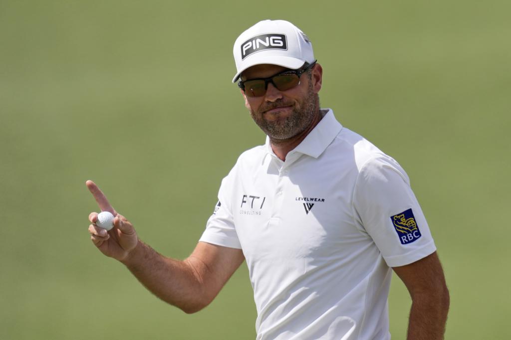 Corey Conners celebra un birdie