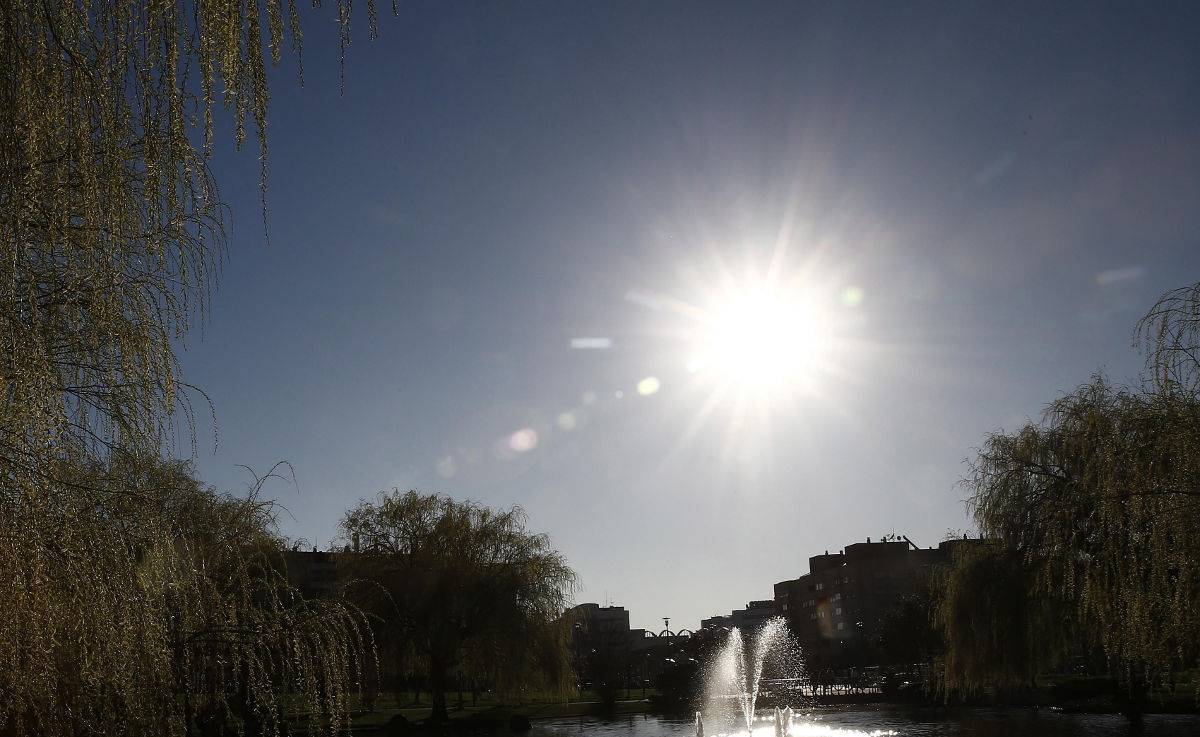 El sol se abre paso en España. EFE