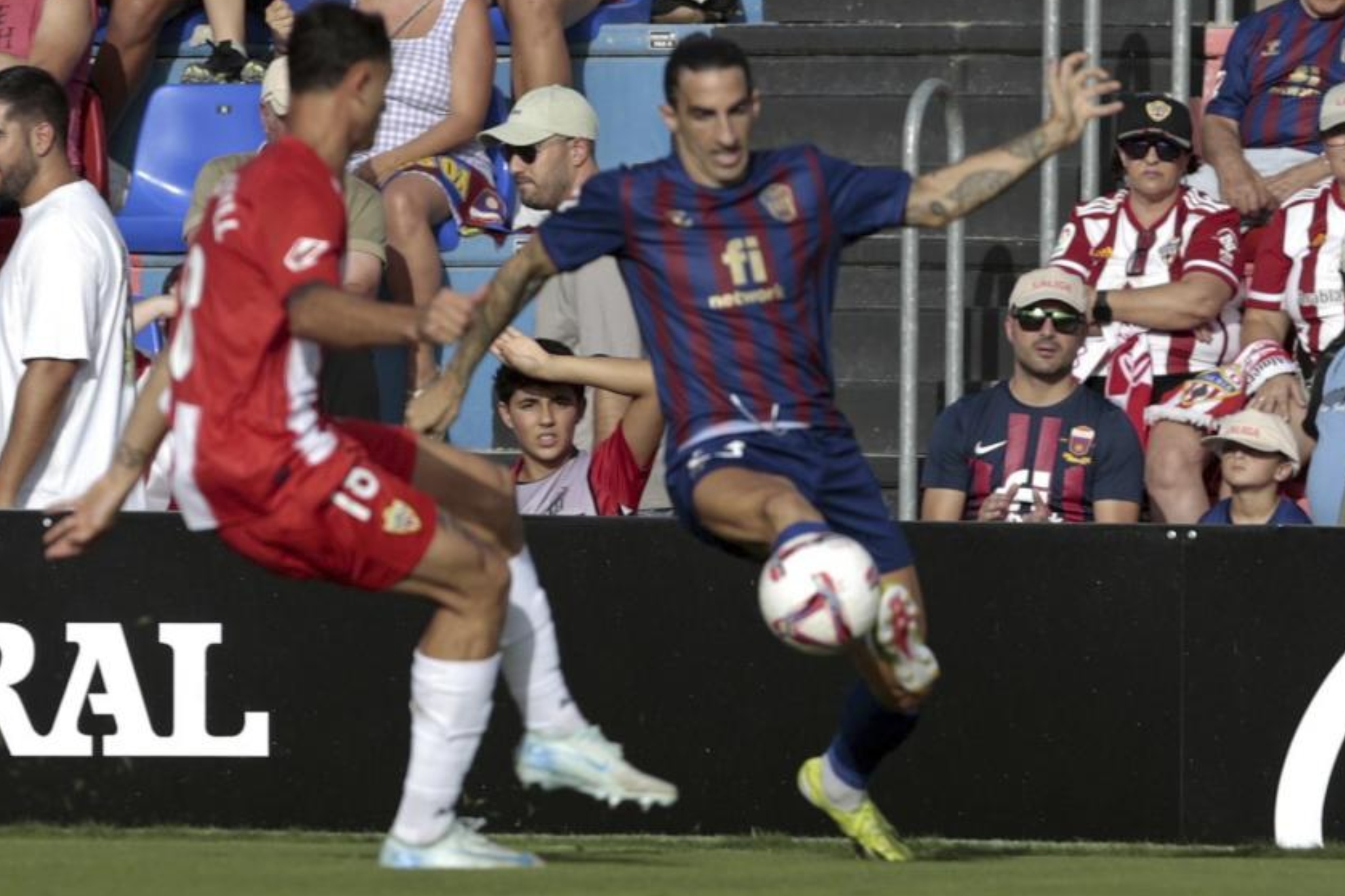 Marc Mateu, en un lance de un partido ante el Almería.