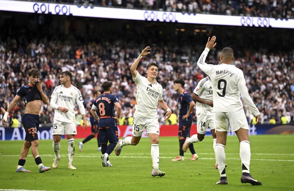 Arda Güler celebrates with Mbappé a goal from last season 