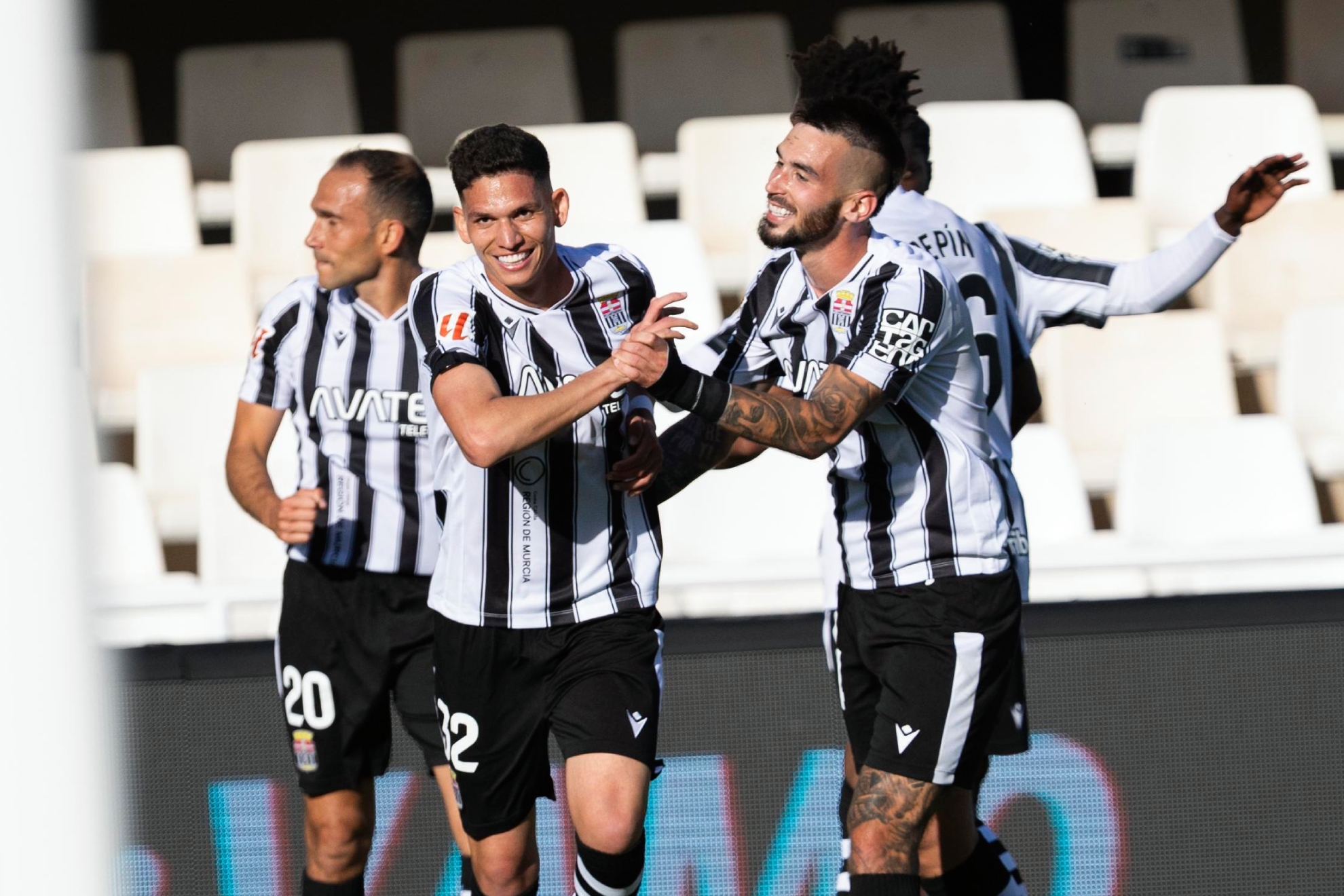 Los jugadores del Cartagena celebran el gol que les dio la victoria 20 jornadas después