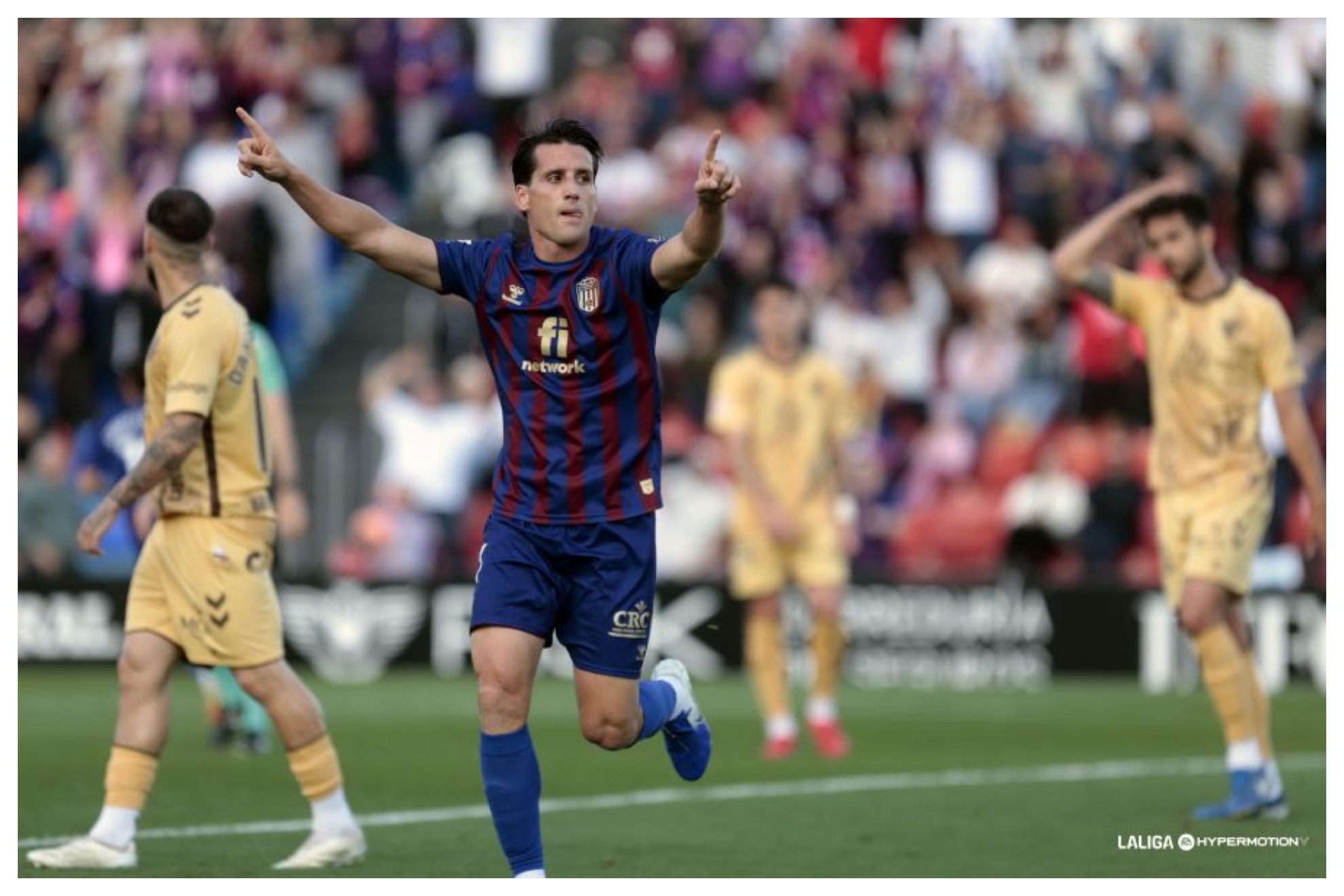 Juanto Ortuño celebra el gol del triunfo del Eldense ante el Málaga