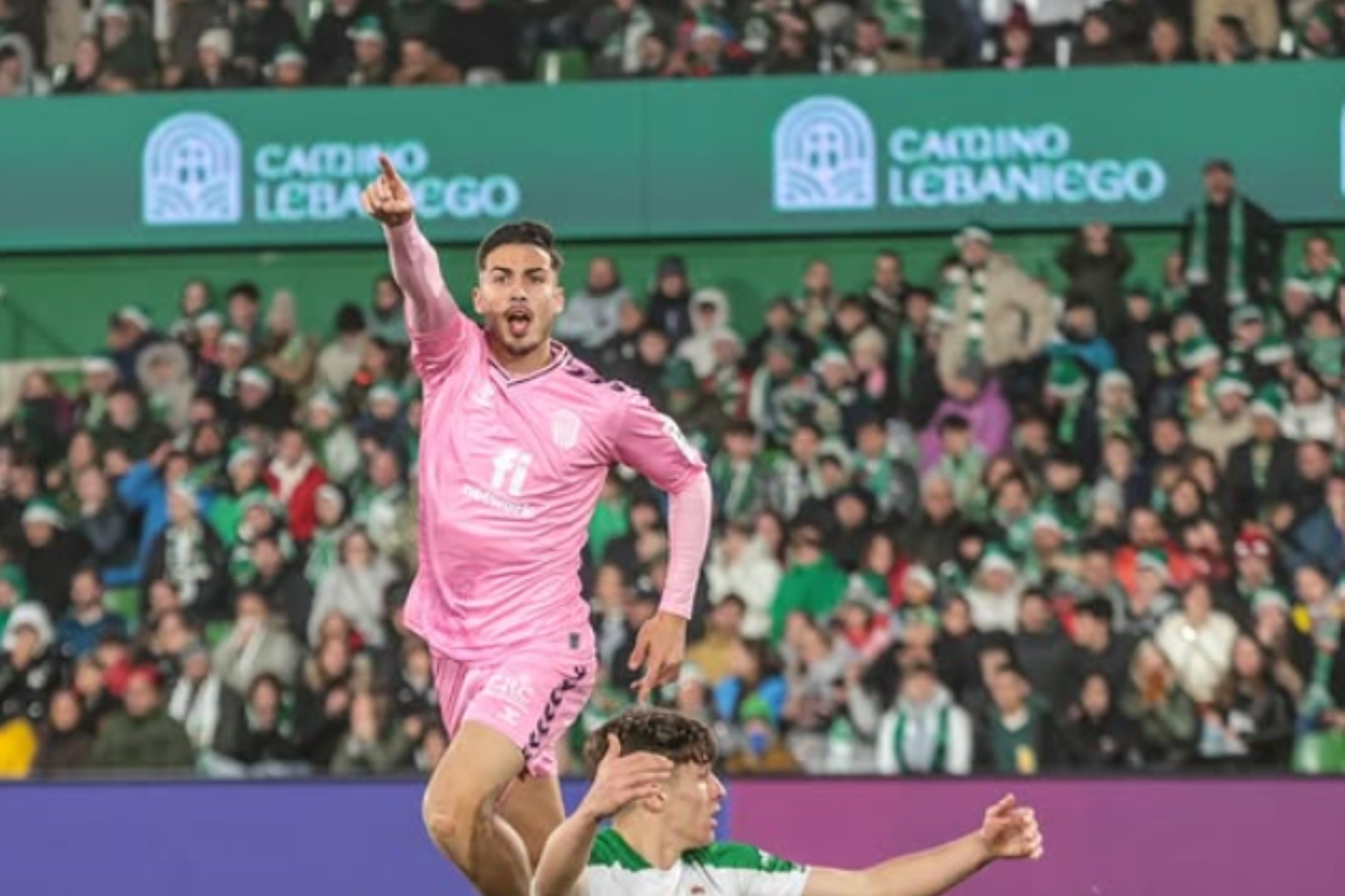 Unai Ropero celebra un gol con el Eldense ante el Racing de Santander