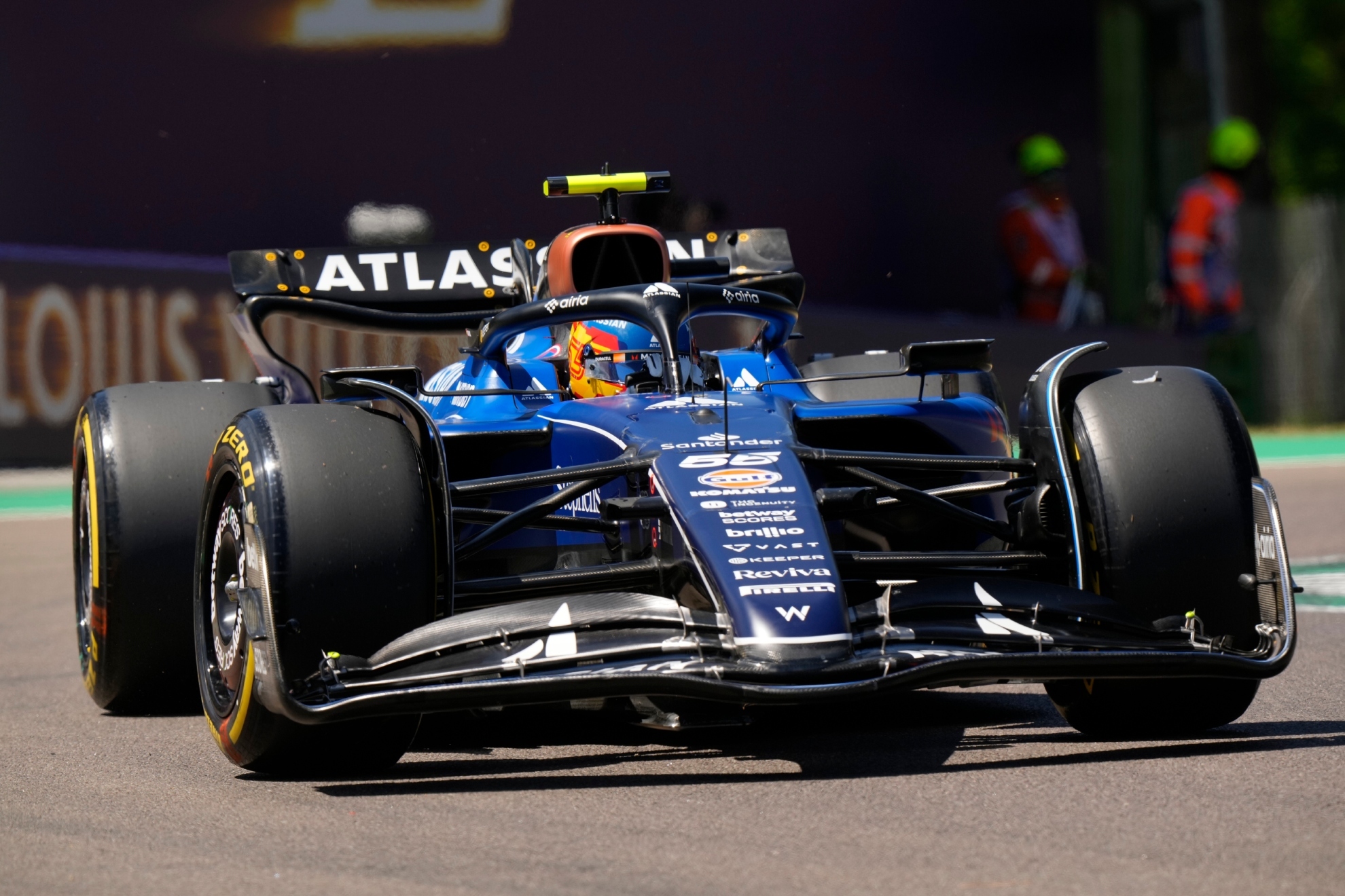 Carlos Sainz Jr. en la primera sesión de entrenamientos libres en Imola.