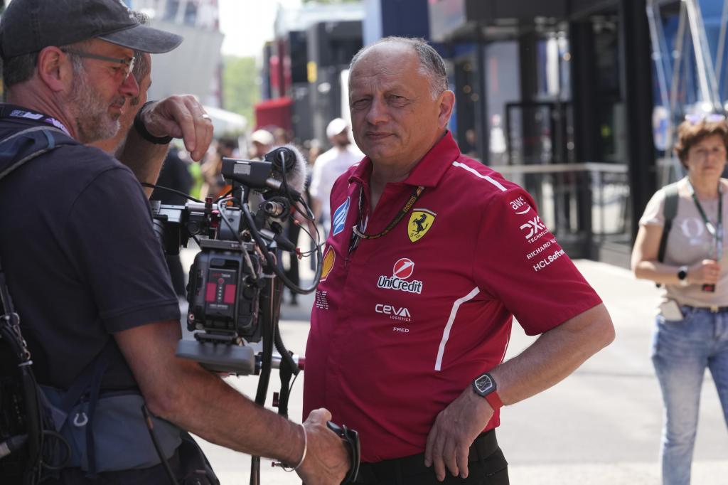 Fred Vasseur, en el paddock del circuito de Ímola.