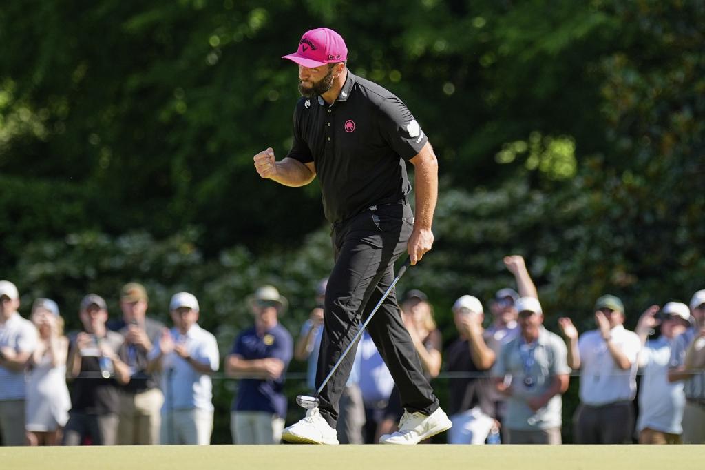 Rahm celebra el birdie en el hoyo 11