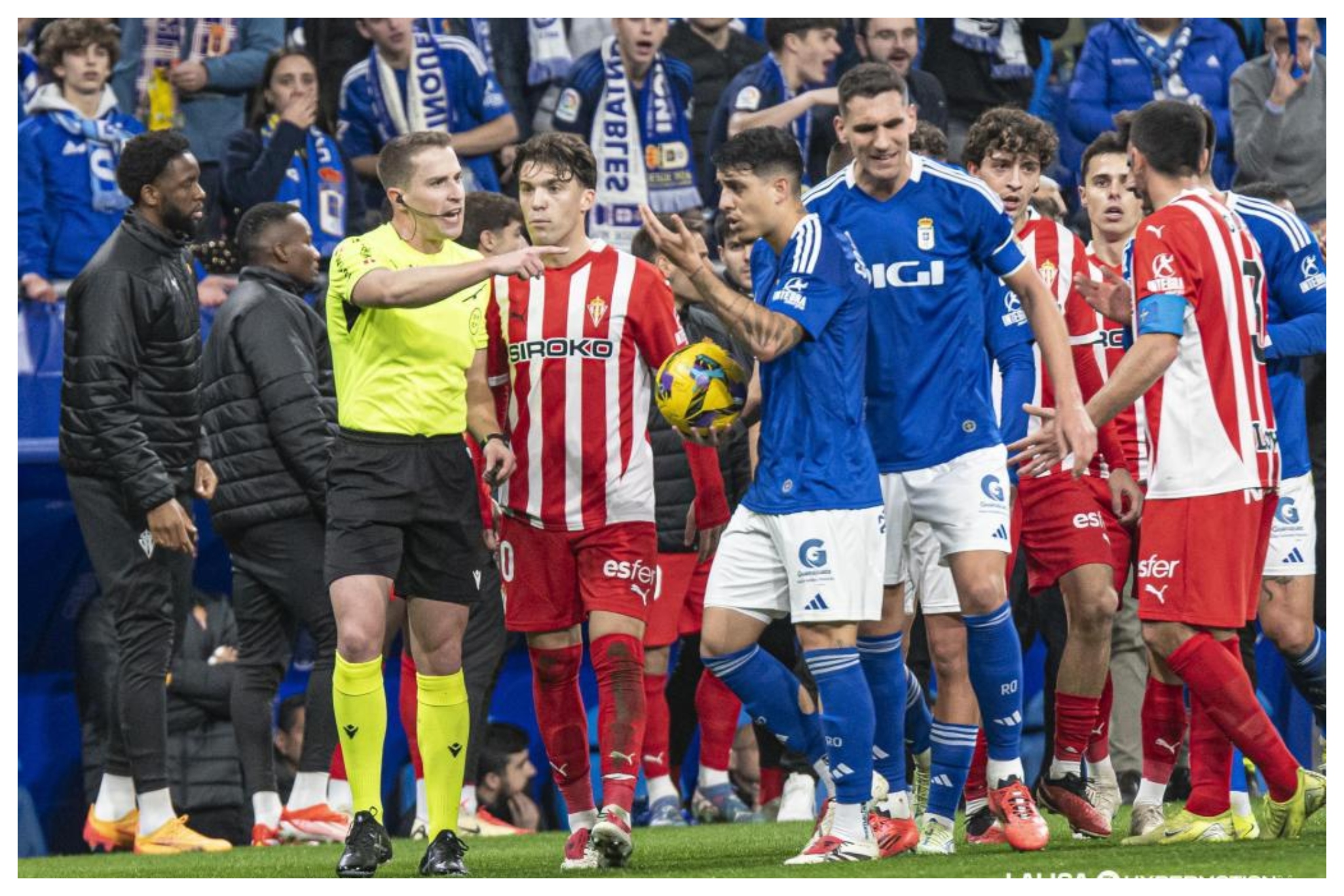 El riojano Sesma Espinosa durante el derbi asturiano del Tartiere