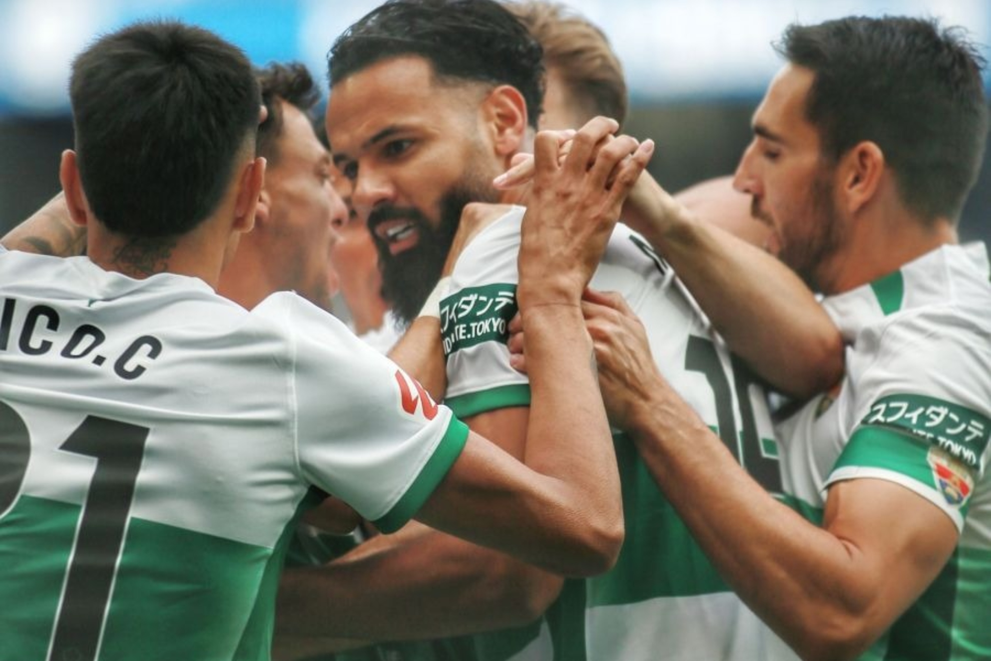El Elche golea en Riazor y es de Primera