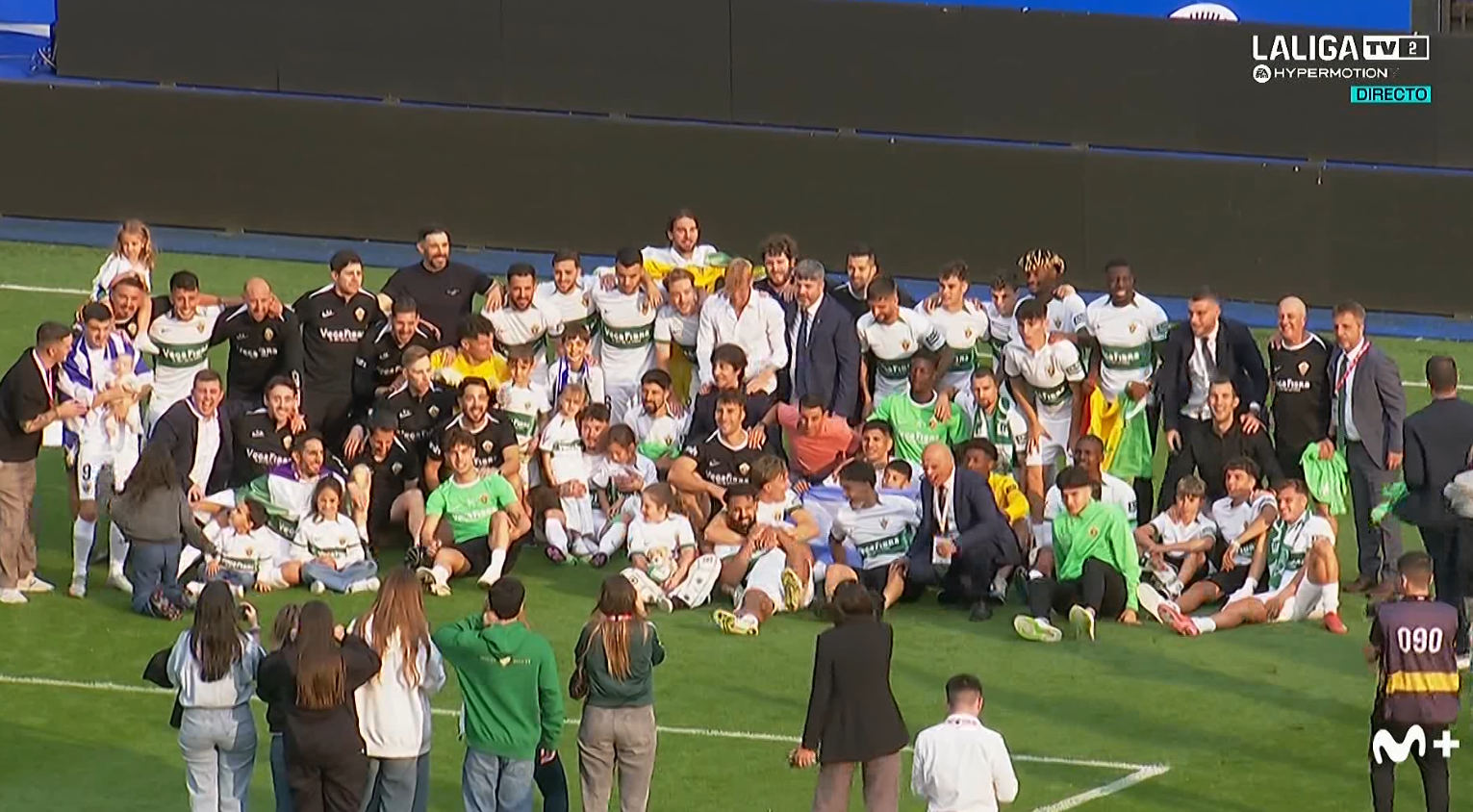 El Elche golea en Riazor y es de Primera