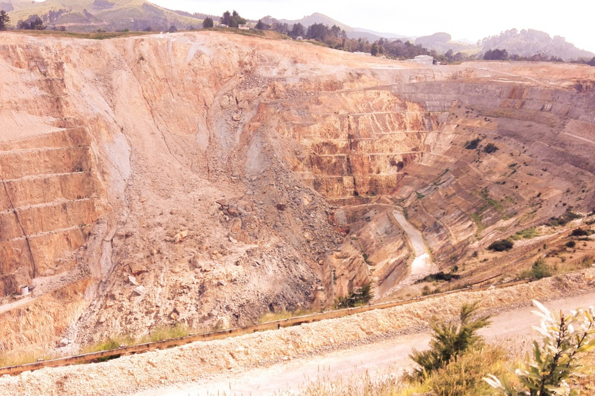 Descubren un gran depósito de oro, plata y cobre