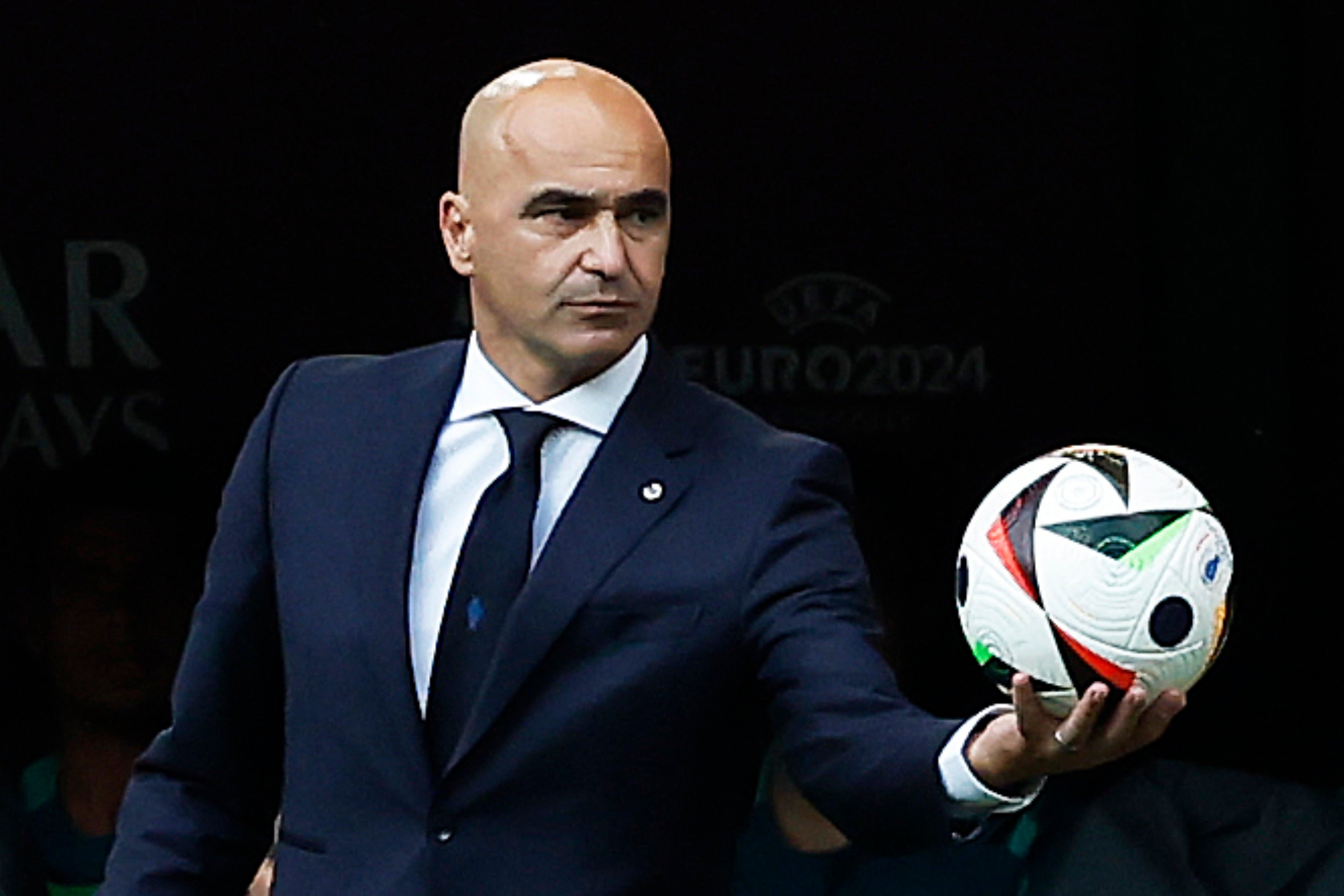 Roberto Martínez, con el balón, en el partido ante Alemania.