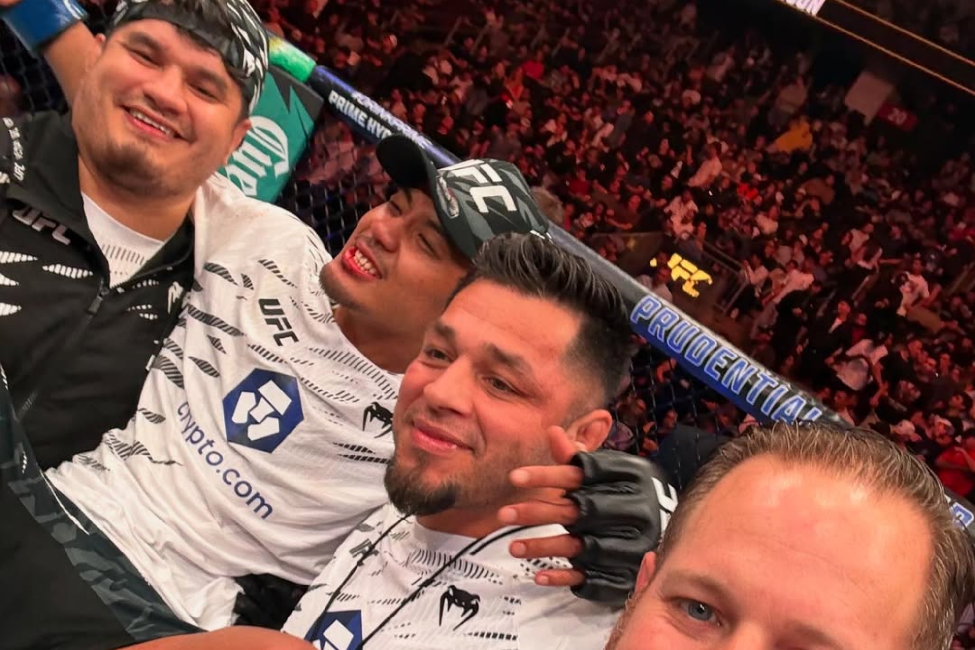 Van, junto a su equipo tras la victoria del sábado.