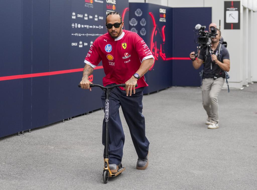 Hamilton, en patinete, en Montreal.