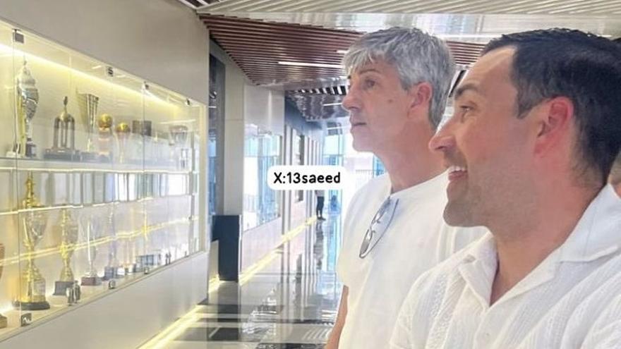 Imanol Alguacil y su agente Juan Ugarte, en su visita al Al-Shabab.