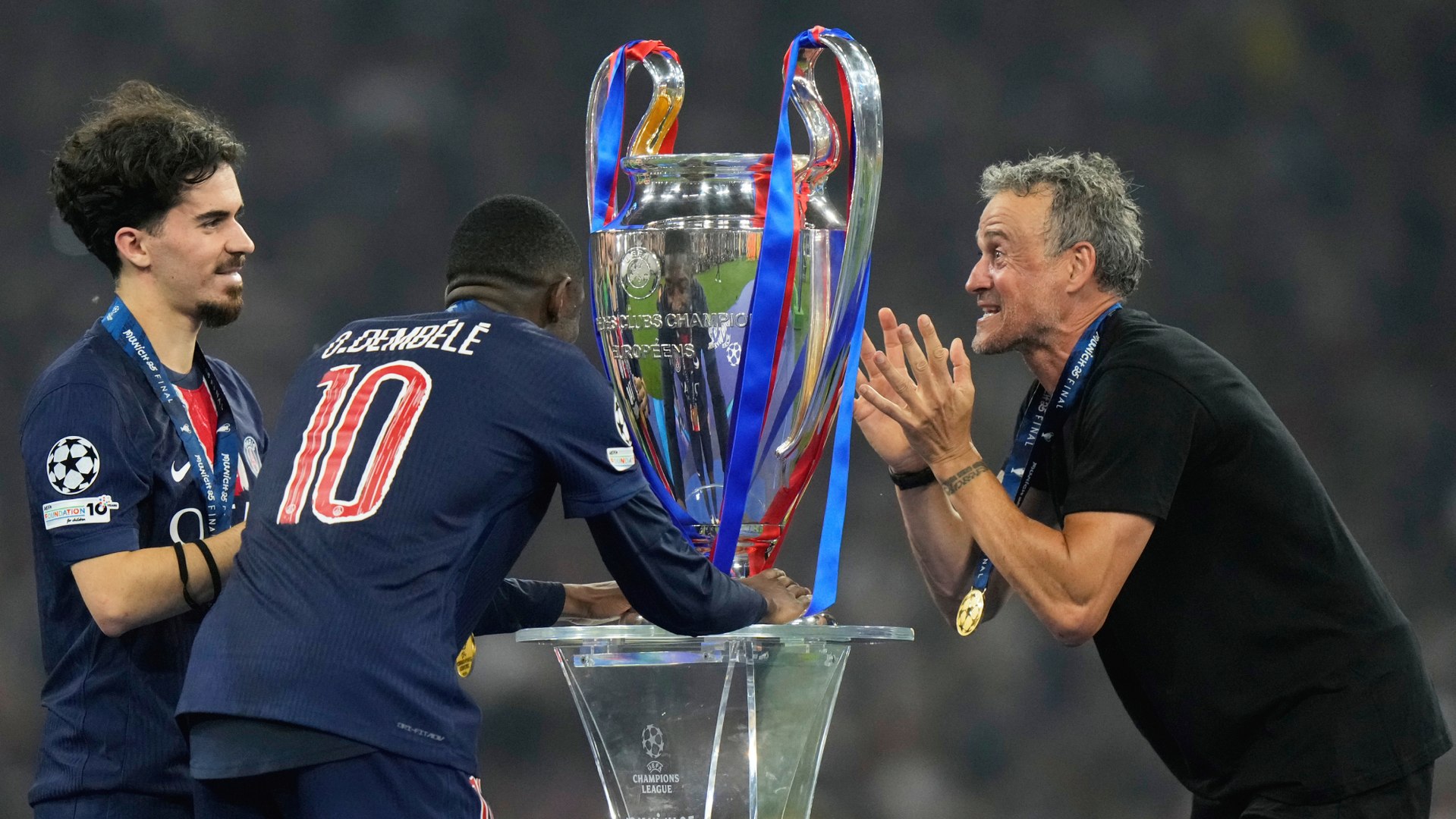 El asturiano apuesta por Dembélé, pero afirma que no le interesan los premios individuales