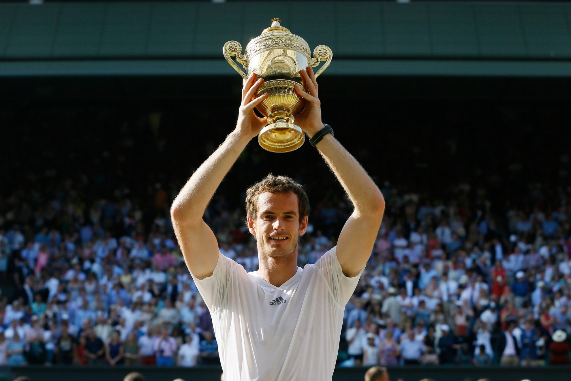 Murray, con el trofeo de campeón de Wimbledon.