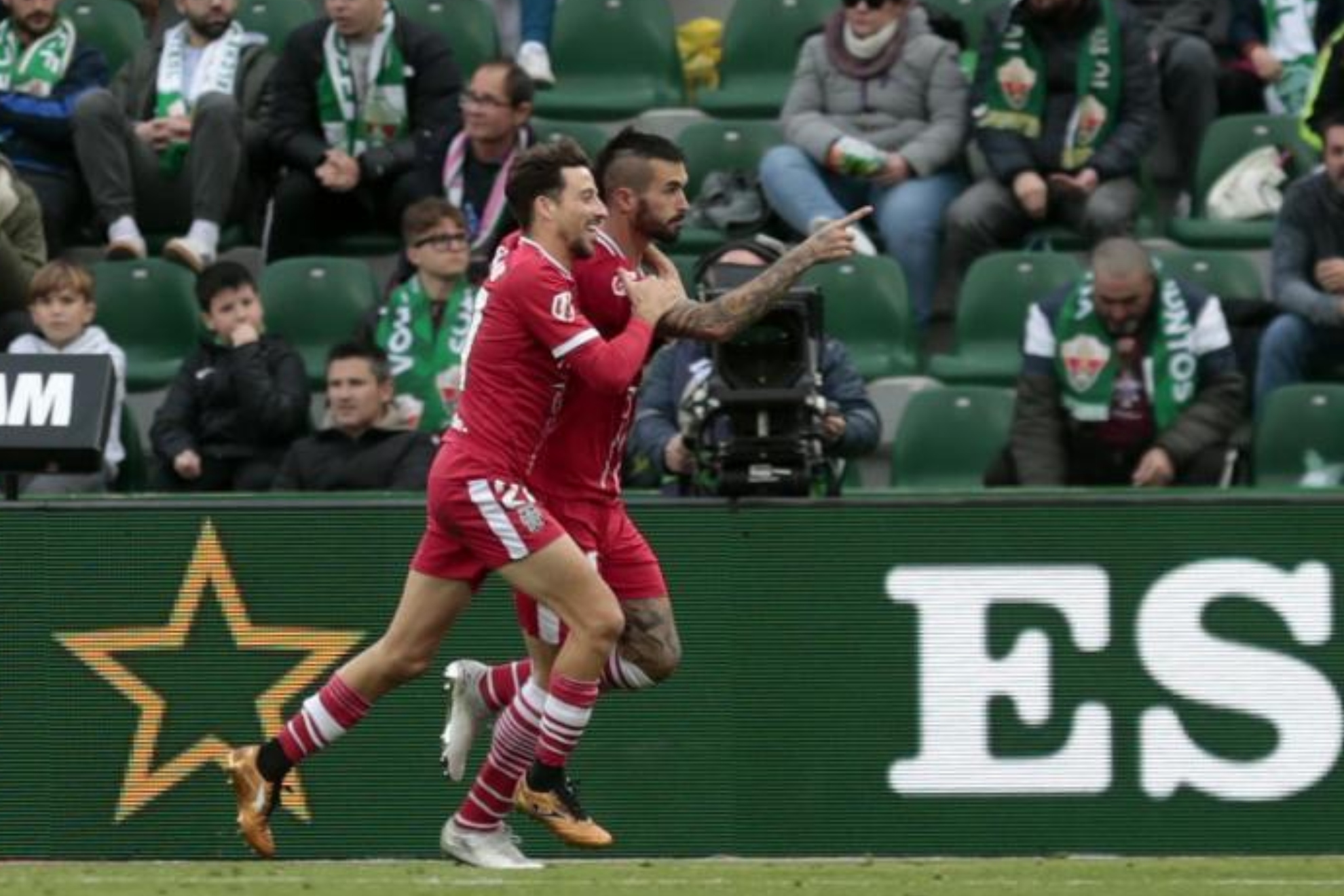 Álex Millán celebra su gol con el Cartagena ante el Elche