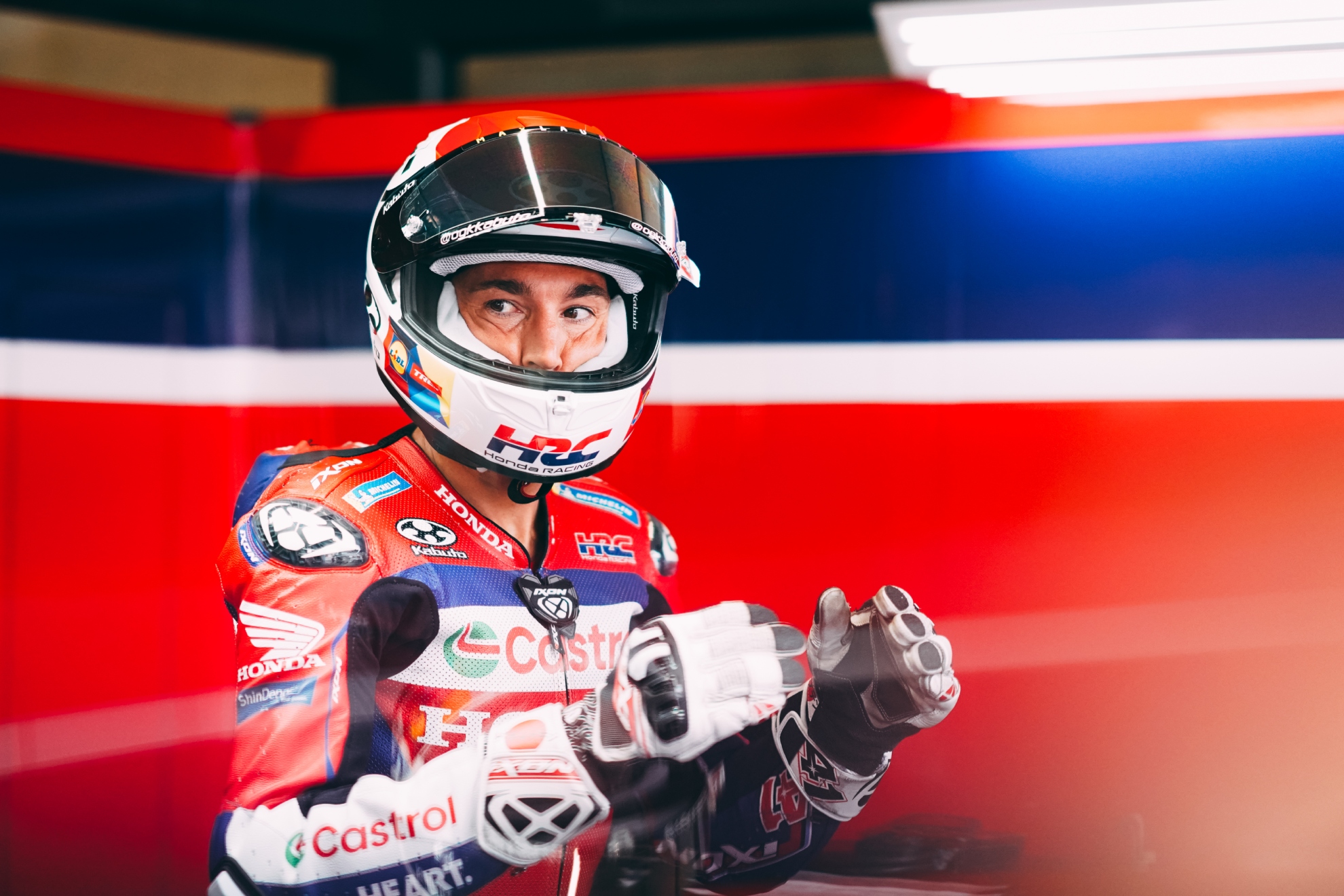 Espargaró corrió en Assen... y habló sobre la polémica de su amigo Jorge Martín y Aprilia.