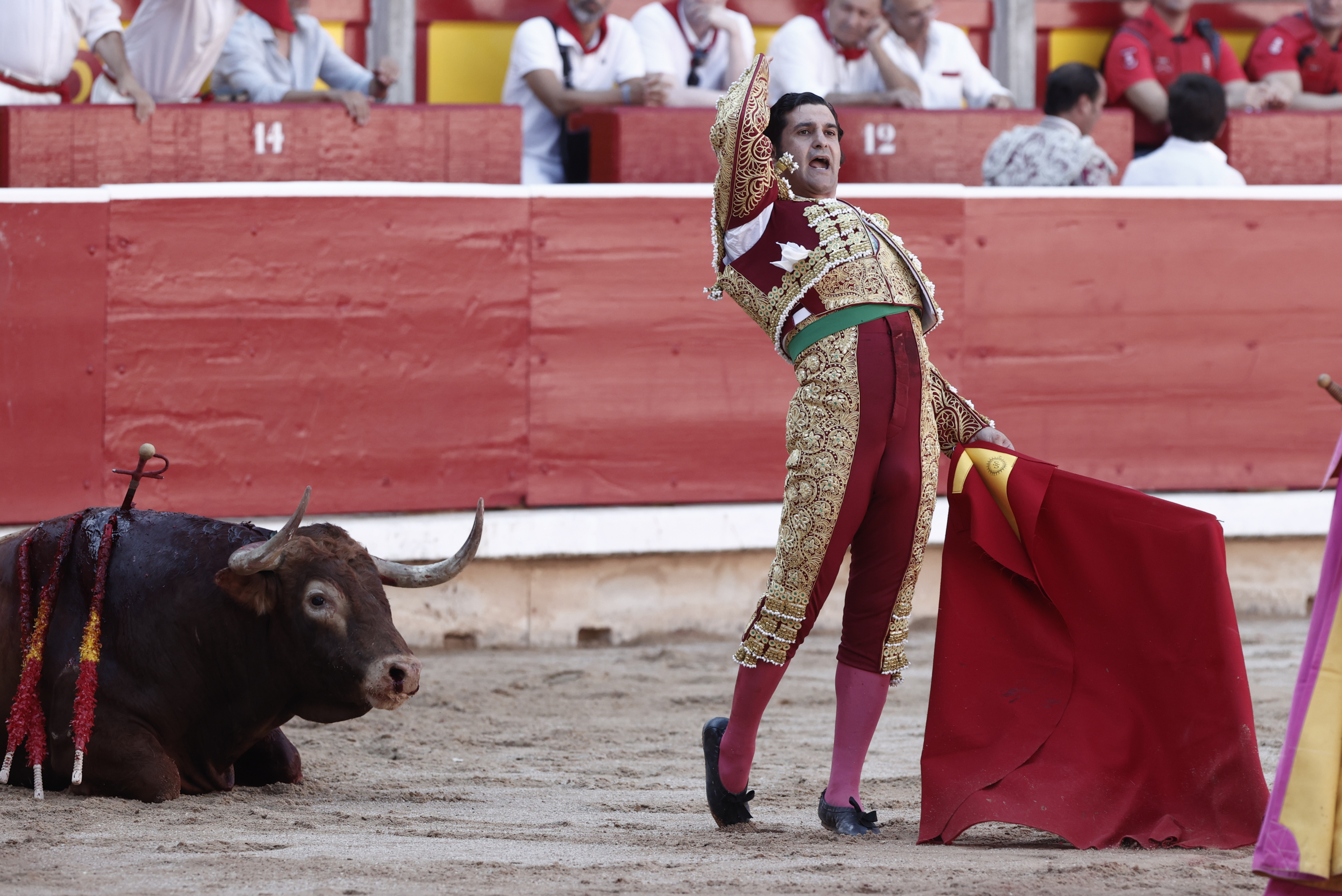 PAMPLONA, 09/07/2025.- El torero Morante durante la lidia a su primer toro de la tarde en la quinta de abono de la Feria de Toro de los Sanfermines 2025. EFE/Jesús Diges