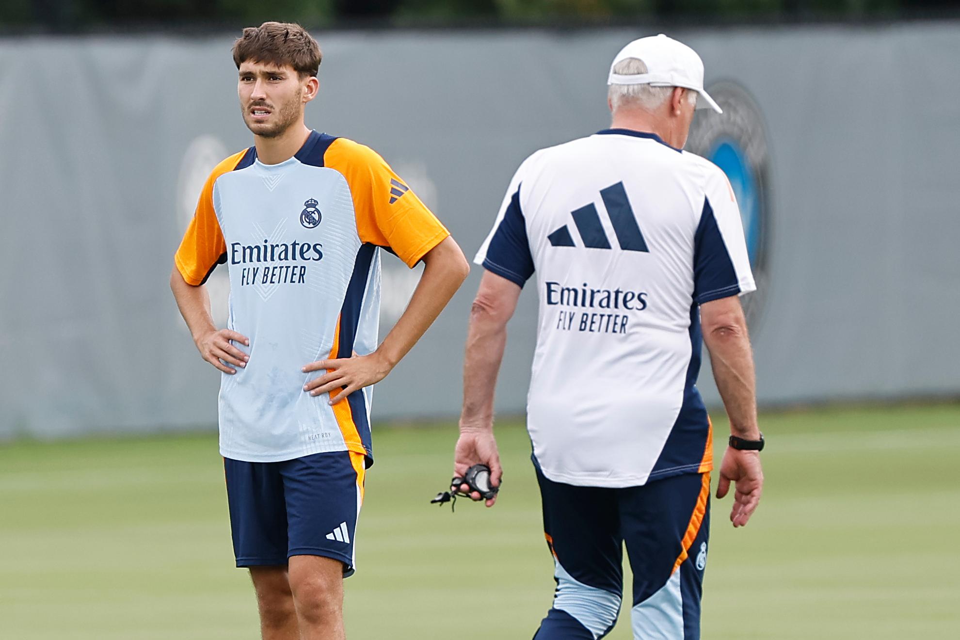 Obrador, en un entrenamiento con Ancelotti