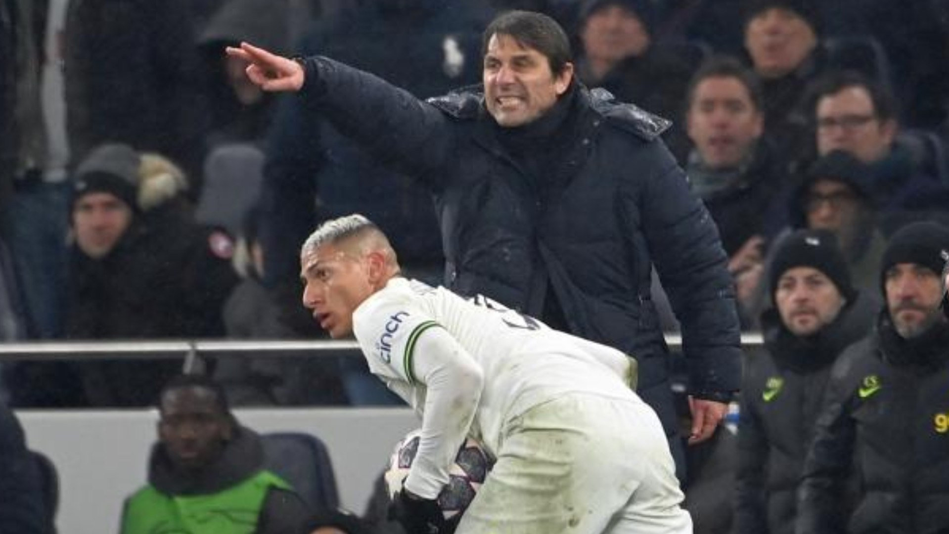 El entrenador italiano aprovechó la rueda de prensa para responder al jugador brasileño que le criticó tras la eliminación en Champions