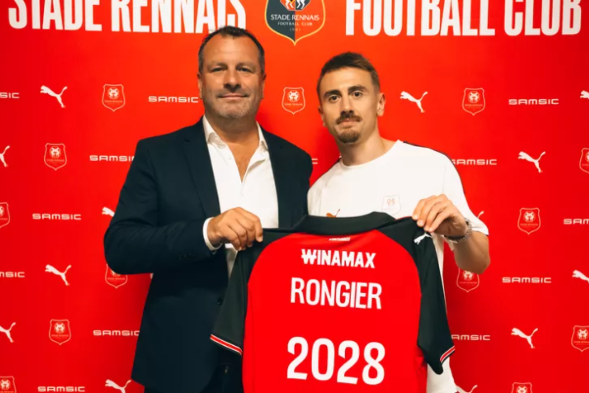 Rongier posando con la camiseta del Rennes.