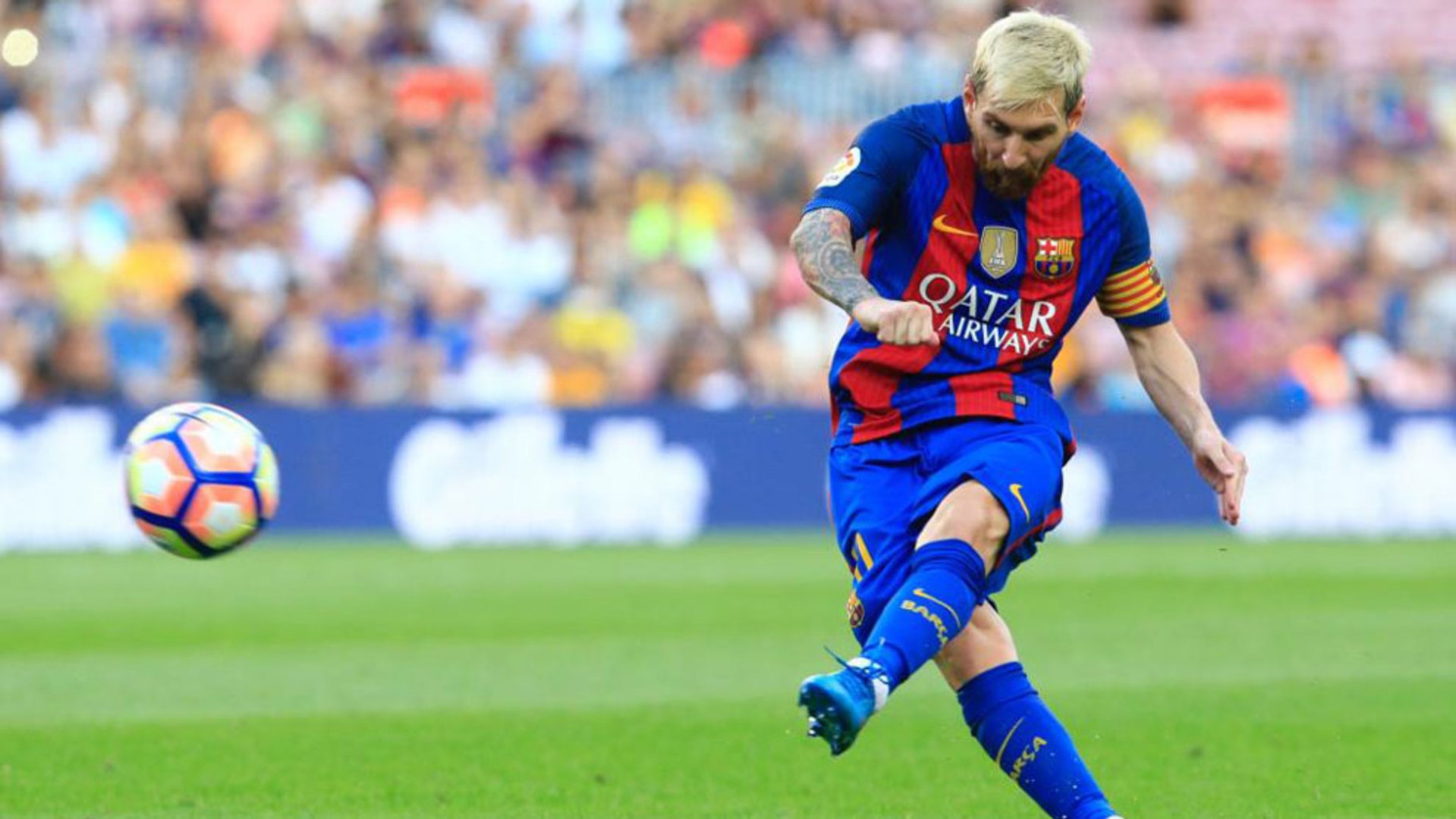 Golazo del argentino en el minuto 37 para poner por delante al Barcelona ante el Betis.