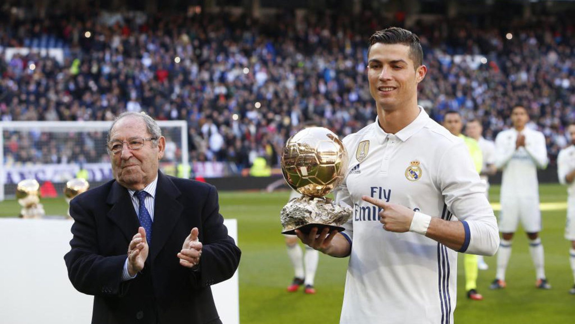 Estuvo acompañado en el césped por Kopa, Figo, Owen, Ronaldo y Zidane