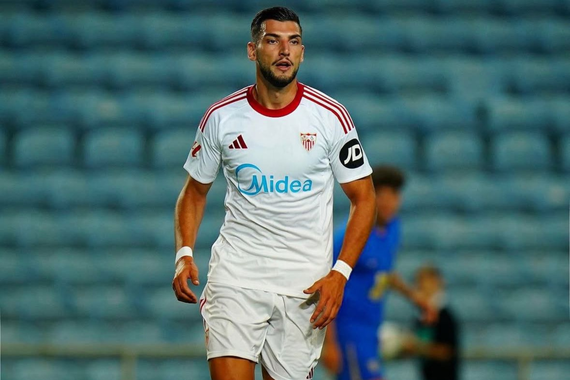 Rafa Mir durante un partido del Sevilla.