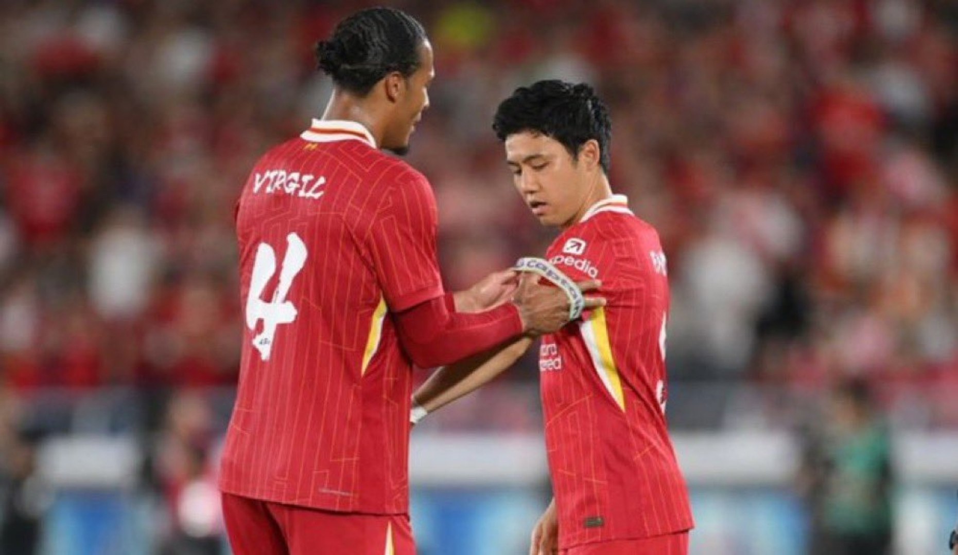 The Dutchman gave him the captain's armband in the friendly against Yokohama Marinos, so that he could captain Liverpool in his native country.