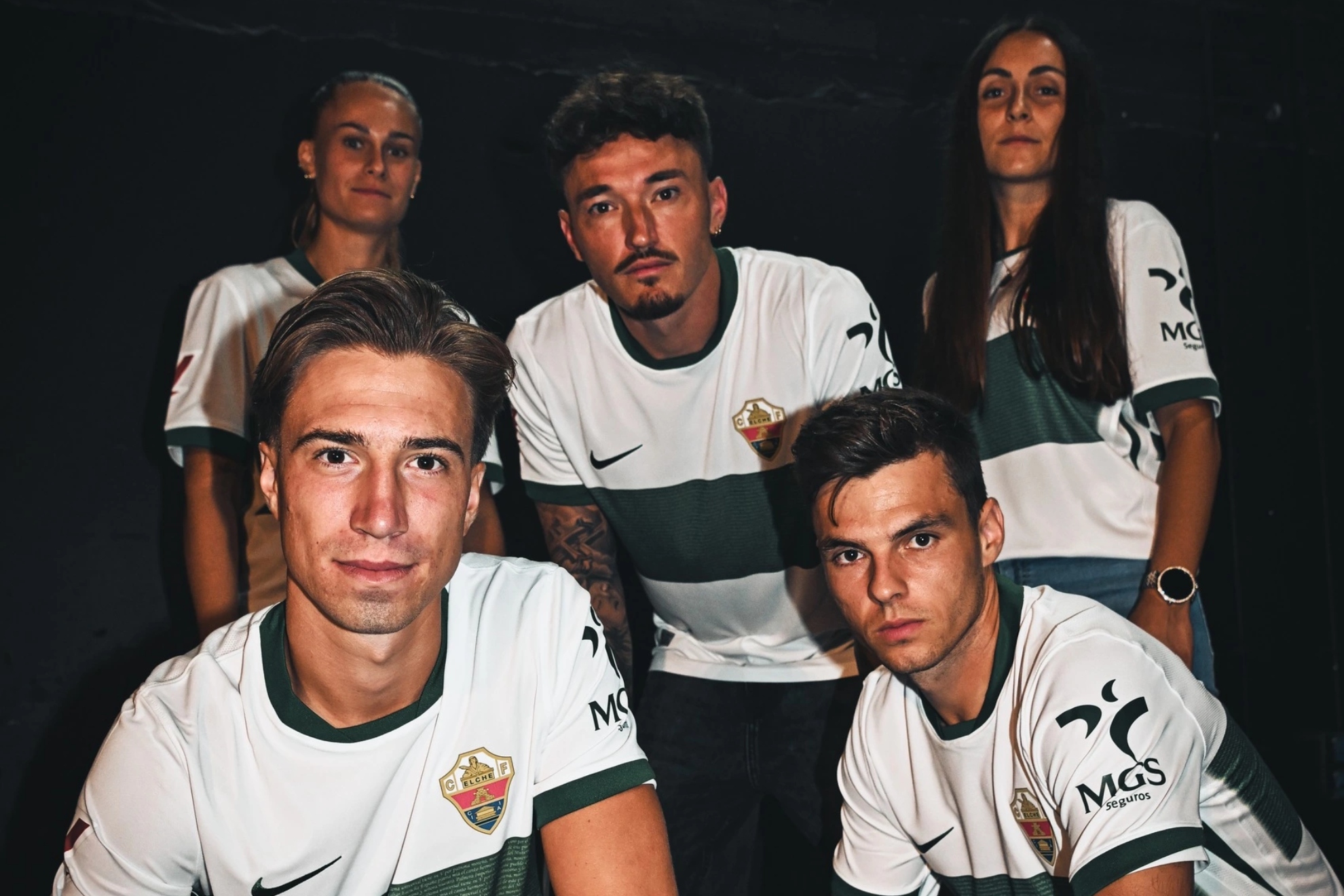El Elche presenta su nueva camiseta para su regreso a Primera