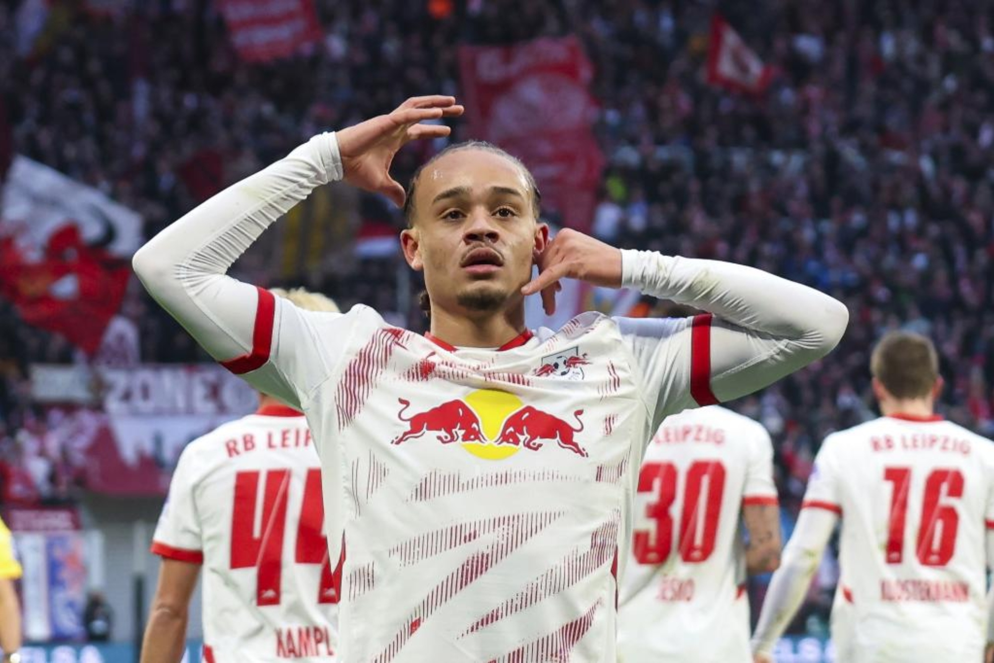 Xavi Simons durante un partido con el Leipzig.